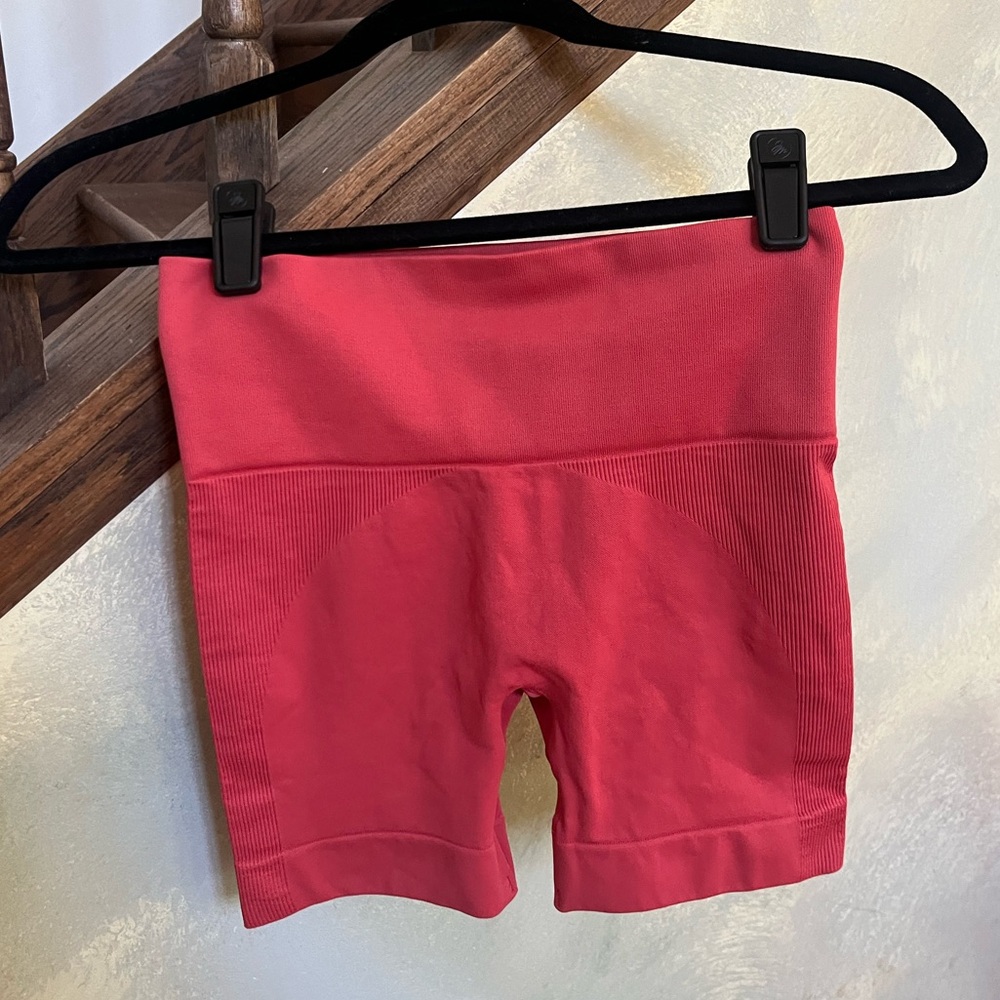 SET Active Vibrant Red biker shorts